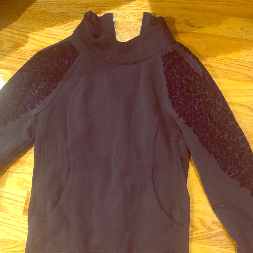 Lululemon size 2 navy blue sweatshirt